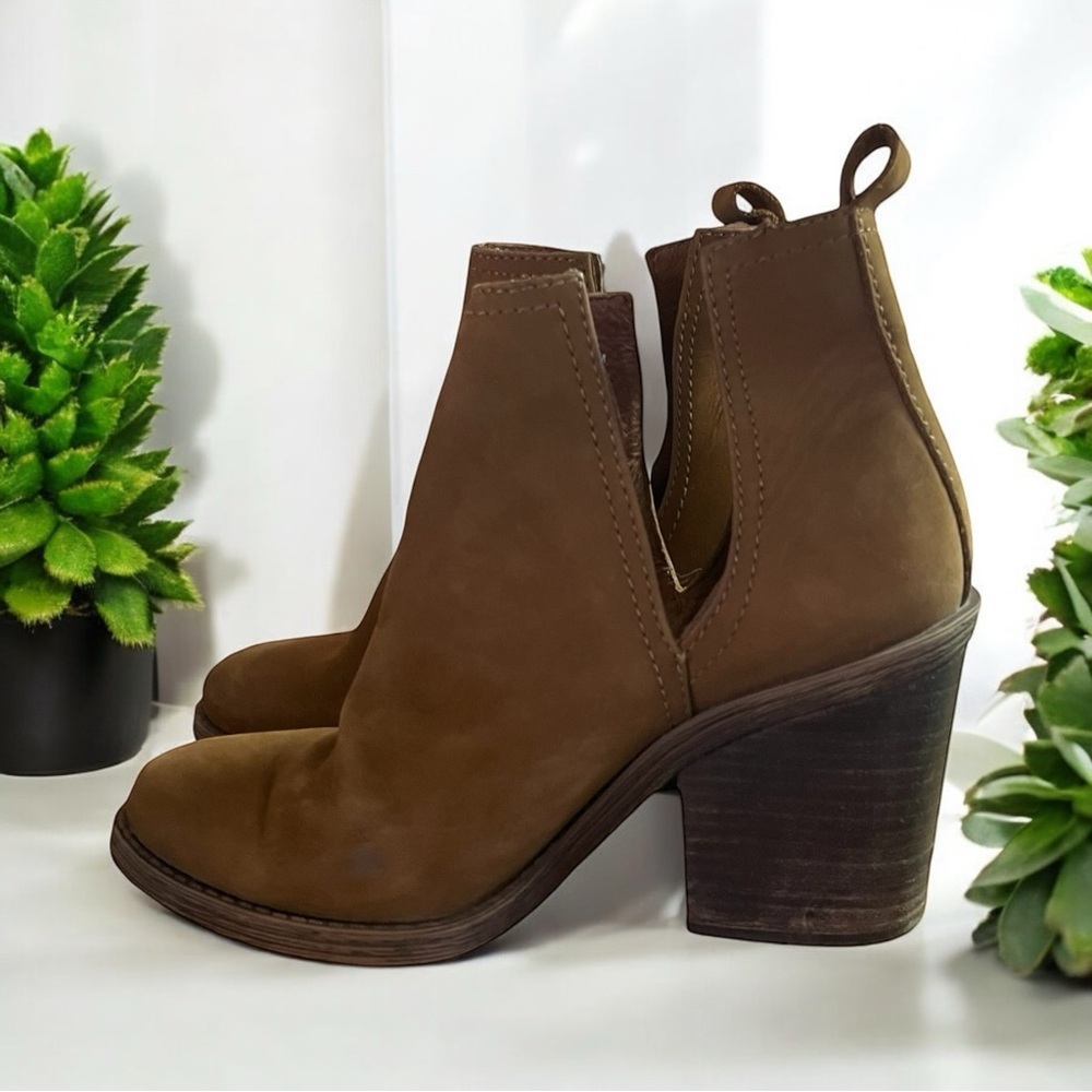 Steve Madden Sharini Women 10 M Brown Suede V-Cut Western Chunky Heel Ankle Boot